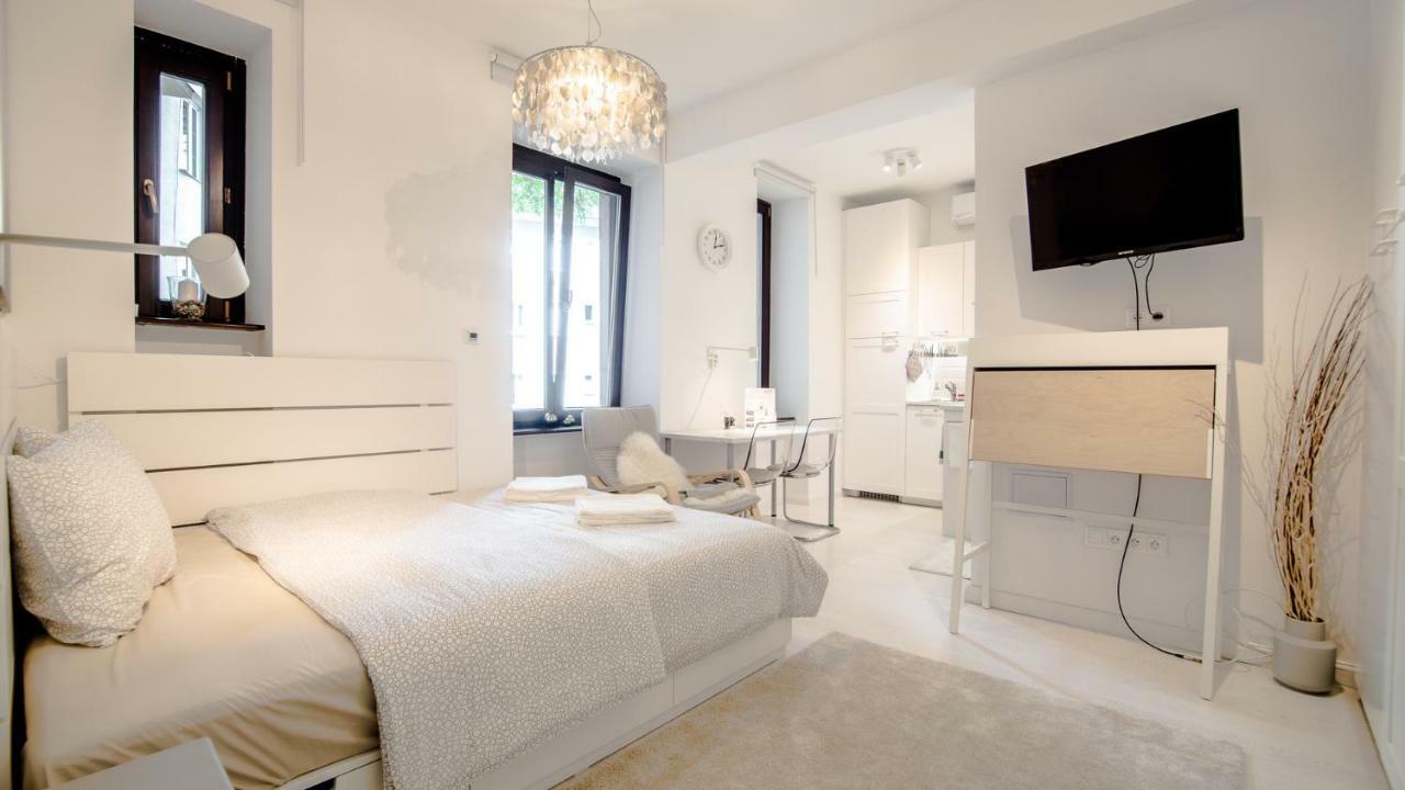 White Apartments With Ac By Kovee 布拉迪斯拉发 客房 照片