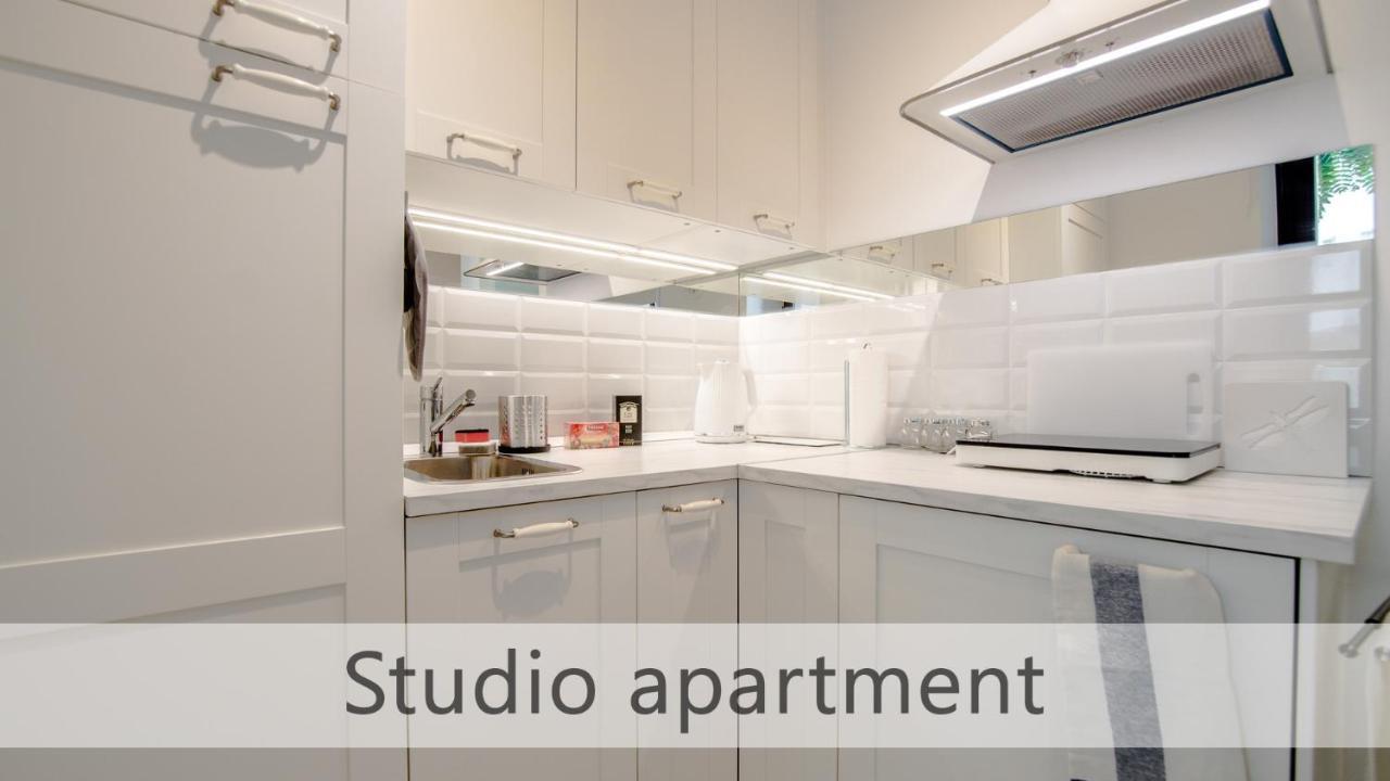White Apartments With Ac By Kovee 布拉迪斯拉发 外观 照片