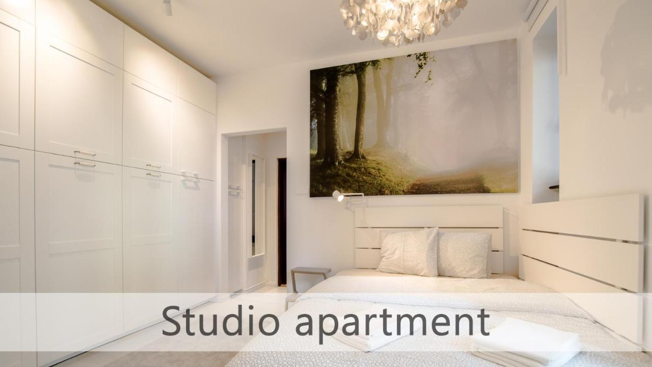 White Apartments With Ac By Kovee 布拉迪斯拉发 外观 照片